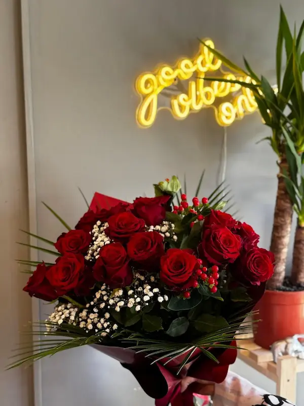 Aranjamente Florale 10 - Buchet elegant, plin de culoare și prospețime.