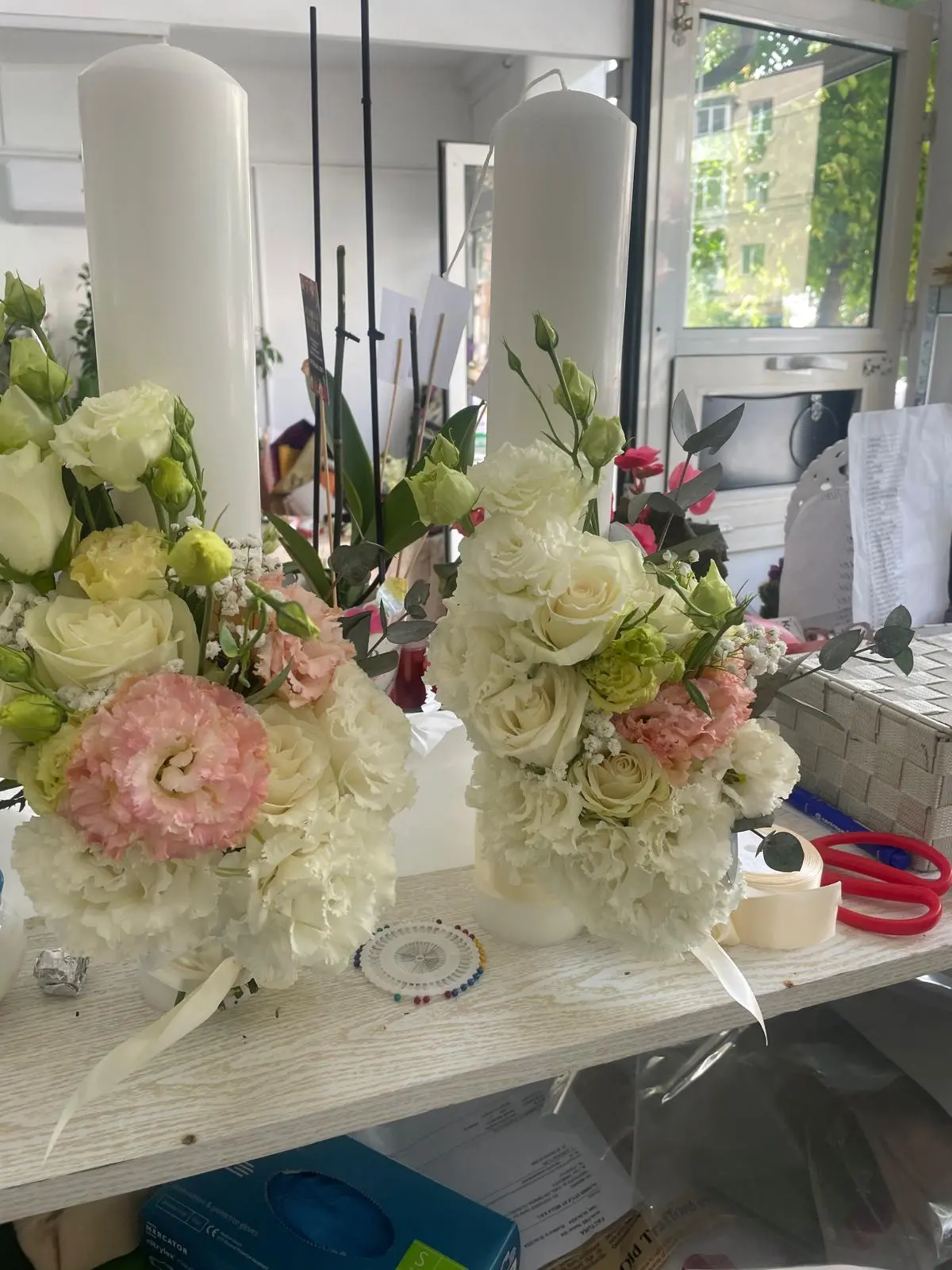 Lumânare de nuntă 3 - Buchet cu flori în tonuri pastel, pentru o notă de rafinament