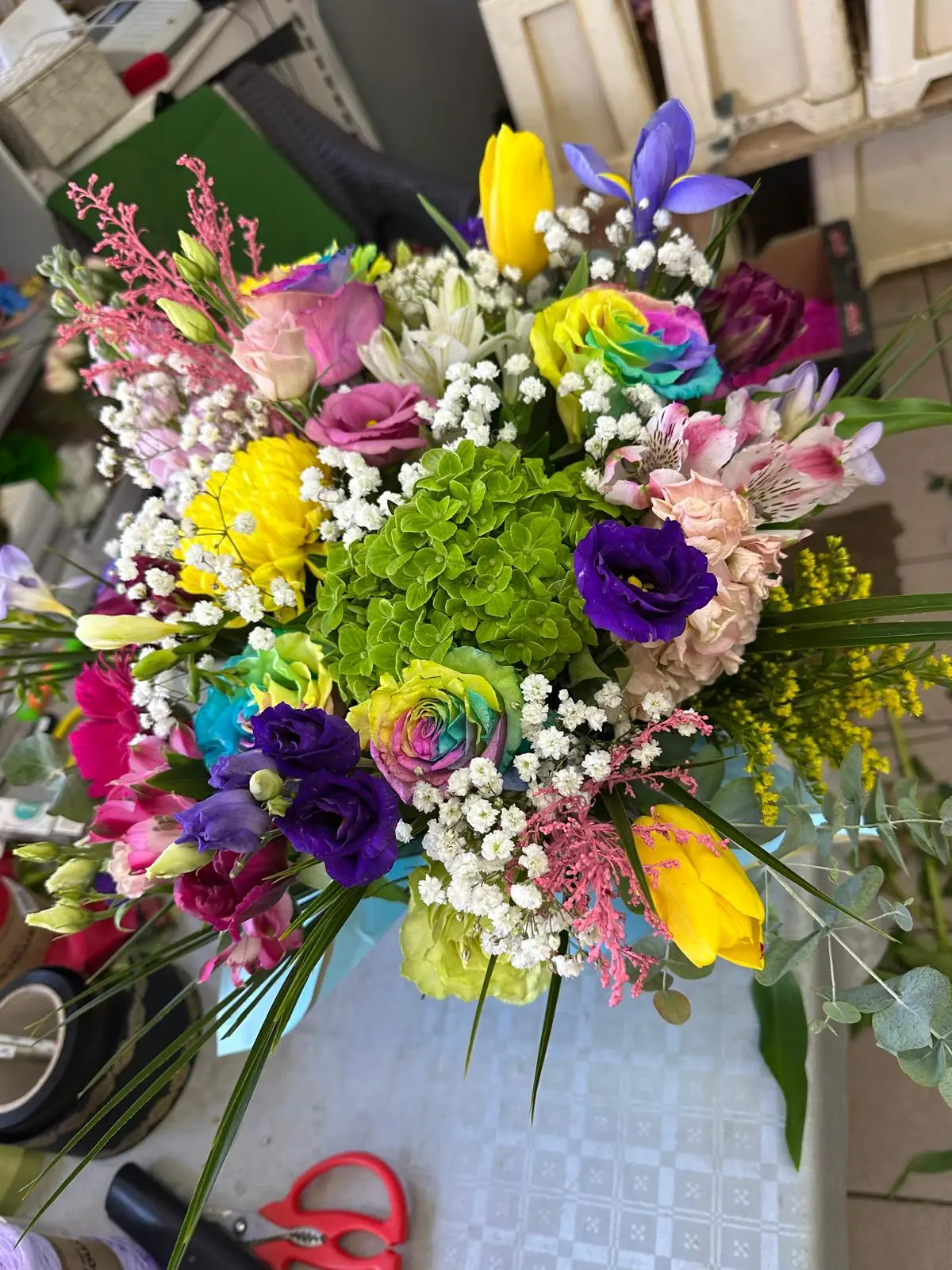 Buchete Florale 8 - Aranjament cu accente fine, perfect pentru aniversări