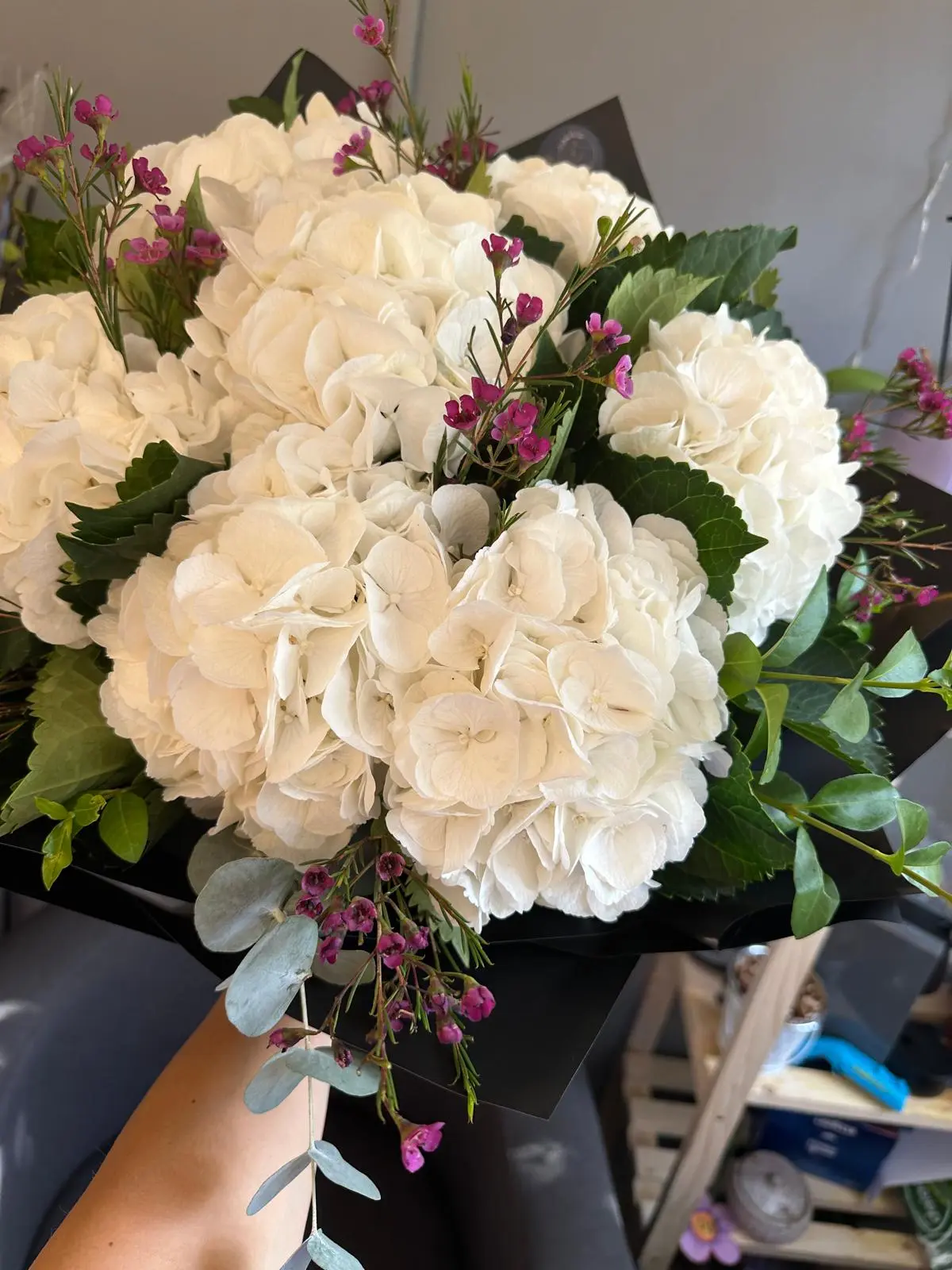 Buchete Florale 14 - Buchet cu flori de sezon, într-o prezentare rafinată