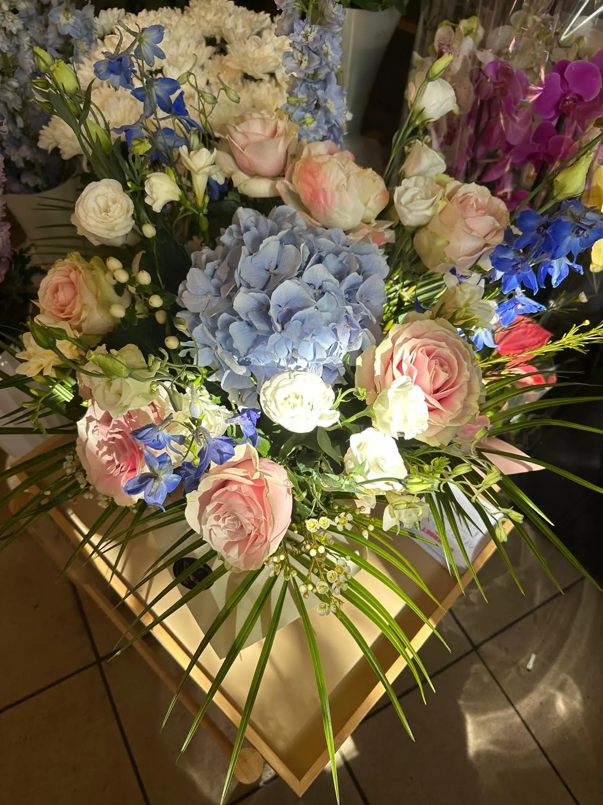 Buchete Florale 3 - Aranjament floral ce emană eleganță și bun gust