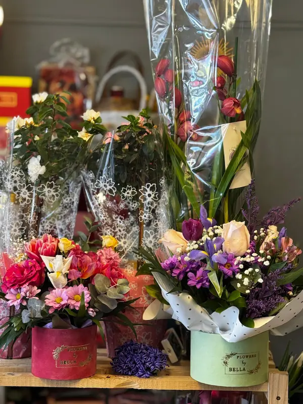 Plante 11 - La Flowers by Bella vă așteptăm cu o gamă variată de flori si plante